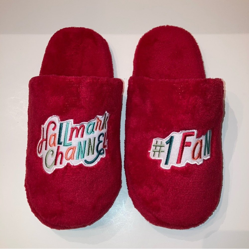 NEW Hallmark Red Women's Slippers Cozy Christmas Holiday Shoes 7 - Picture 14 of 16